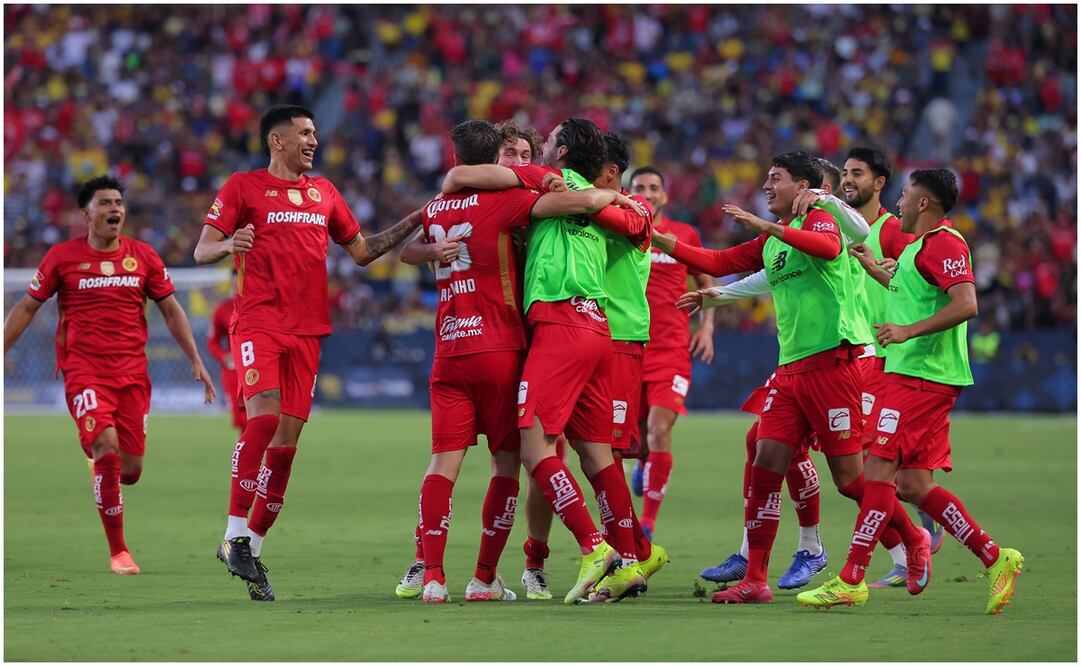 Jugadores del Toluca celebran el triunfo ante América Foto: Imago7