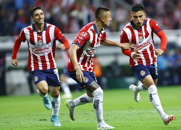 ¡No los necesitan! A Chivas le va mejor sin Alexis Vega y Chicote Calderón