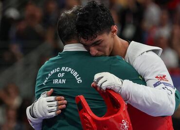 Carlos Sansores consigue ganar pelea de repechaje y luchará por el bronce