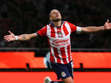 ¡Fiesta redonda! Chivas goleó al Puebla en La Fortaleza y Chicharito Hernández ya anotó