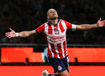 ¡Fiesta redonda! Chivas goleó al Puebla en La Fortaleza y Chicharito Hernández ya anotó