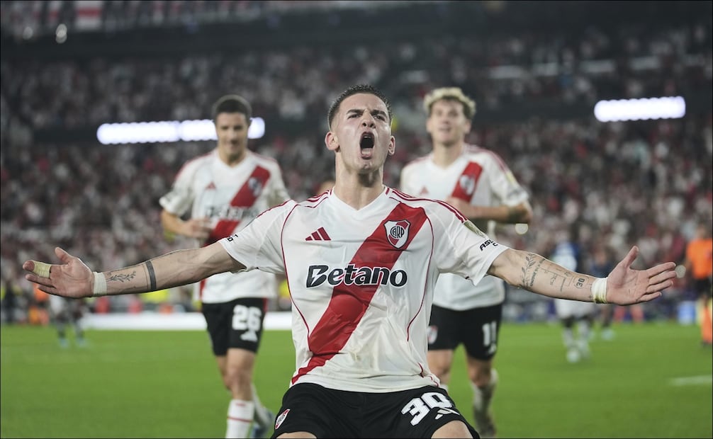 Mastantuono con la camiseta de River Plate / Foto: AP
