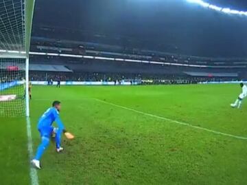 ¿Se debió repetir? Hondureños acusan que Malagón se adelantó en uno de los penaltis que detuvo