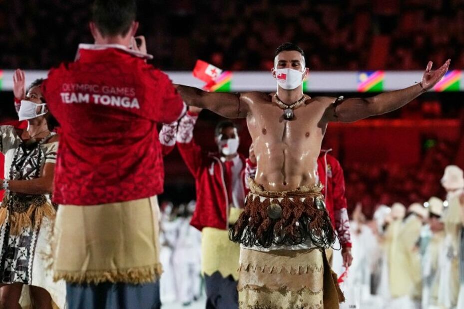 Pita, el musculoso abanderado de Tonga que causó furor en Tokio 2020