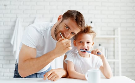 ¡Error! No deberías enjuagar tu boca después de cepillarte los dientes