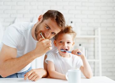 ¡Error! No deberías enjuagar tu boca después de cepillarte los dientes