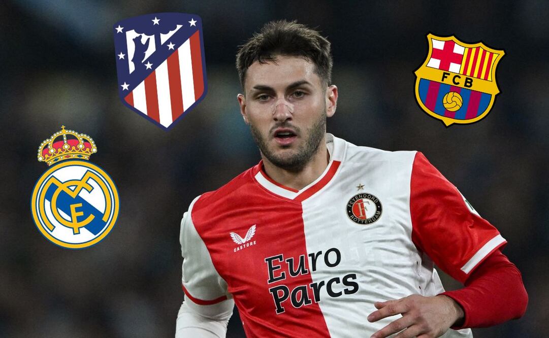 Santiago Giménez ante la Lazio en Champions League / FOTO: AFP