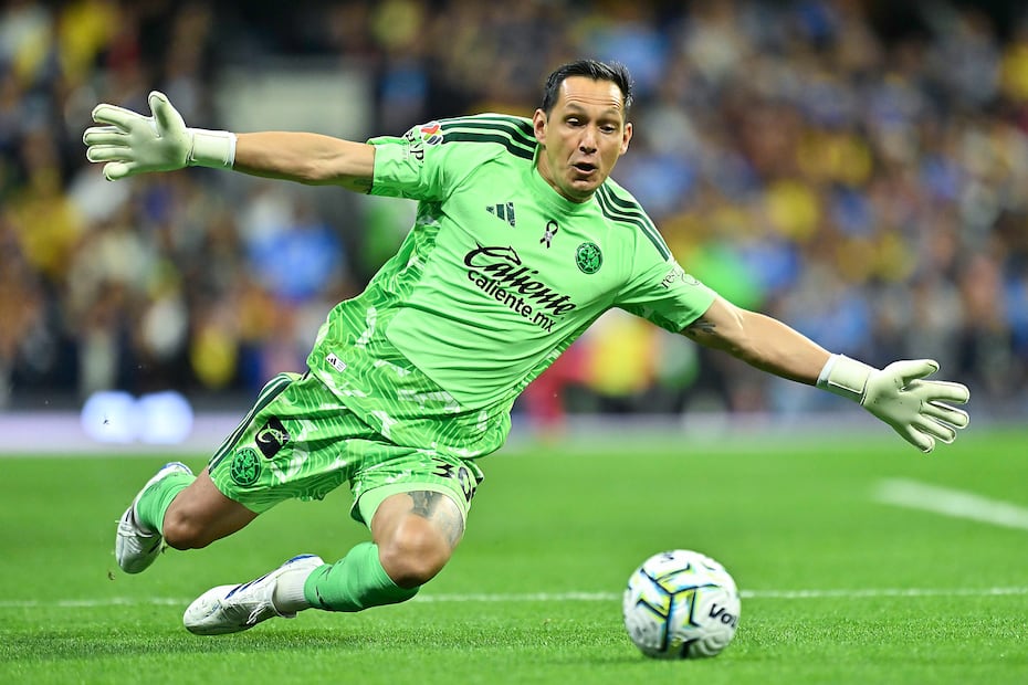 Rodolfo Cota en acción en el partido ante Cruz Azul/ Foto: Imago7