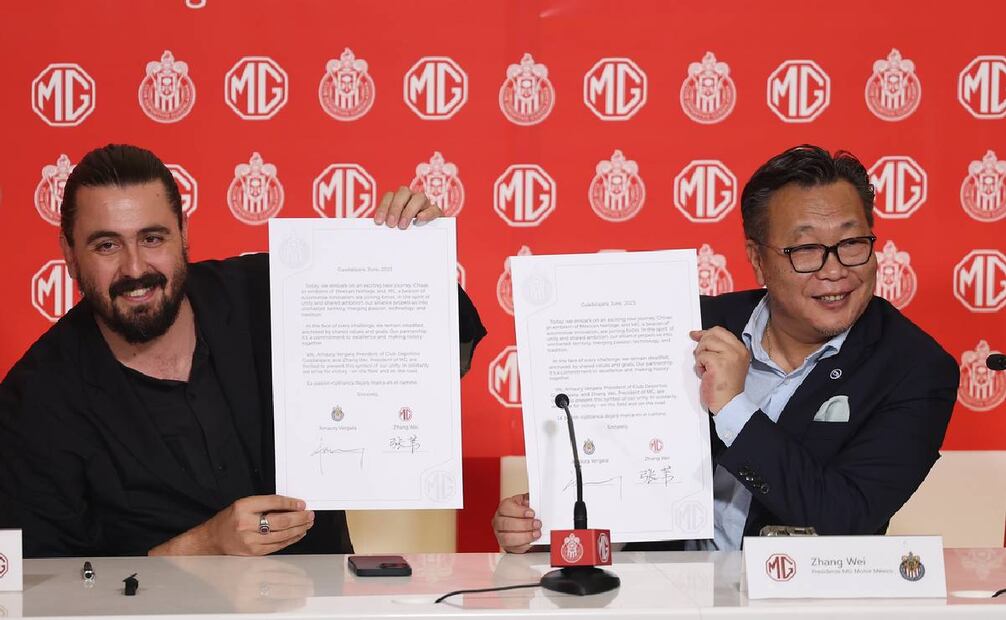 Amaury Vergara meses atrás firmó una alianza con MG como patrocinador de Chivas. Foto: Especial