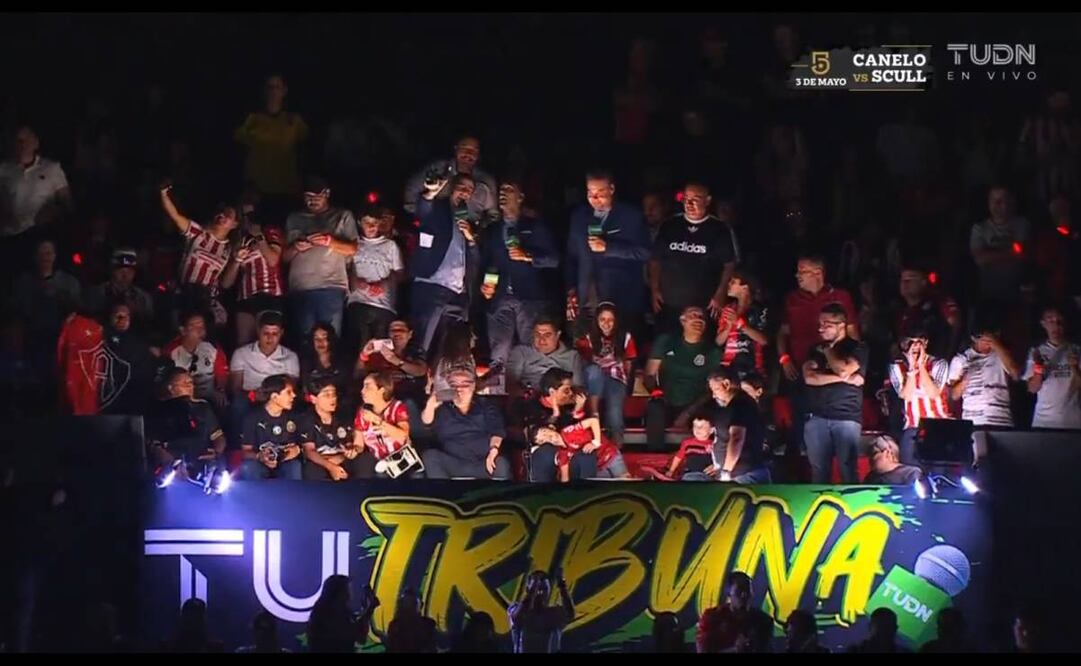 TUDN volvió a hacer una transmisión desde la tribuna, esta vez en el Estadio Jalisco. Foto: Especial