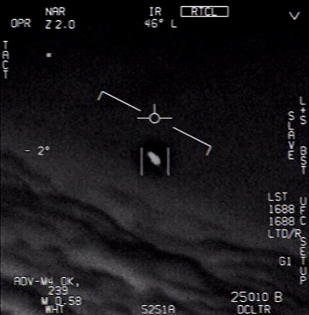 El Pentágono publicó tres videos REALES de avistamientos OVNIS