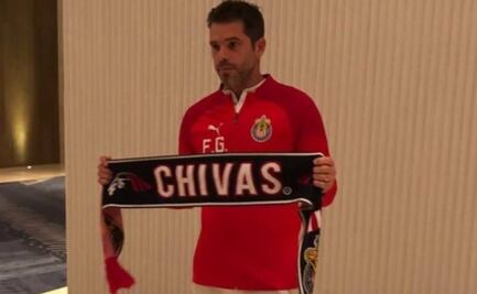 Esposa de Fernando Gago filtró fotografía del nuevo entrenador de las Chivas posando con los colores del club