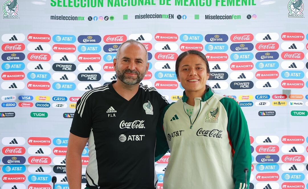 Pedro López y Rebeca Bernal, durante una conferencia de prensa previa al viaje de la Selección Nacional de México Femenil al torneo Copa Oro W - Foto: Imago7