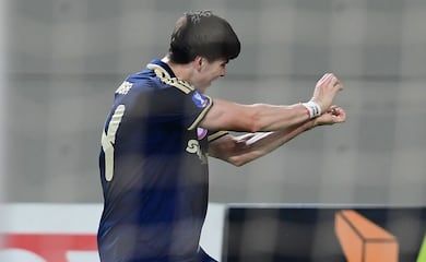 Armando "La Hormiga" González anota su primer gol en Europa con el Olympiacos 