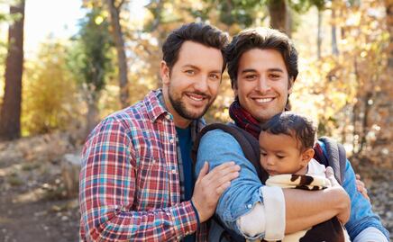 La lista de países donde las parejas homosexuales SÍ pueden adoptar