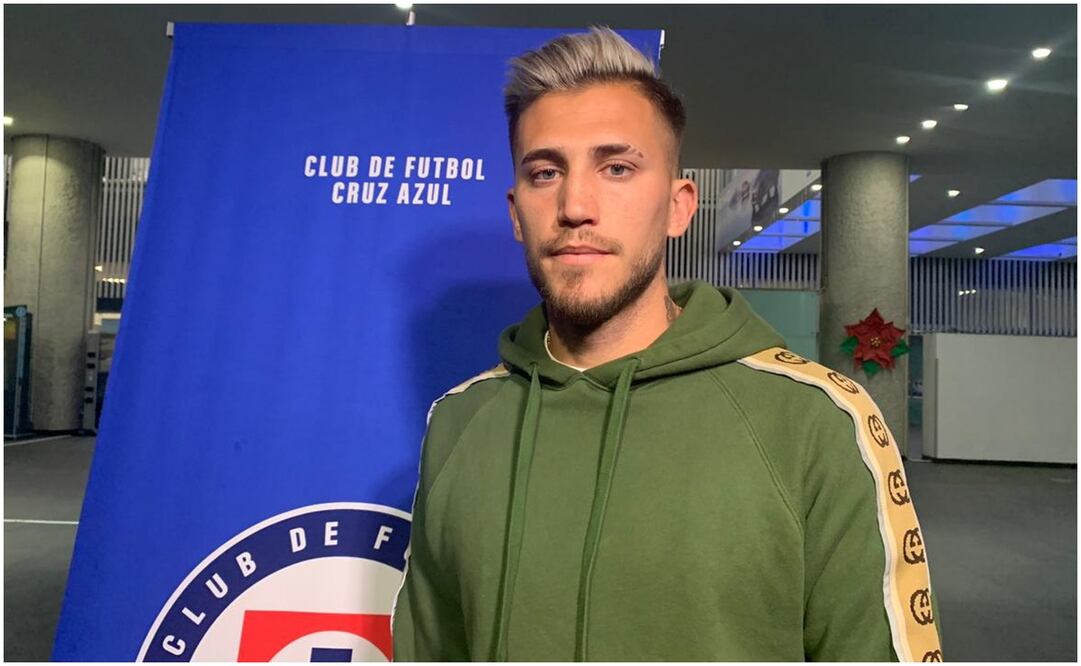 Gonzalo Piovi en su llegada a México con Cruz Azul / FOTO: El Universal