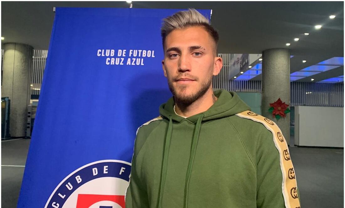 Gonzalo Piovi en su llegada a México con Cruz Azul / FOTO: El Universal