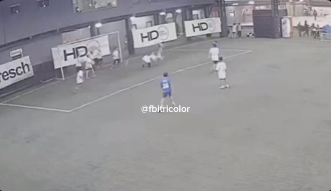 Luis Suárez convirtió un golazo de chilena en el cumpleaños de su hijo / Foto: Especiales