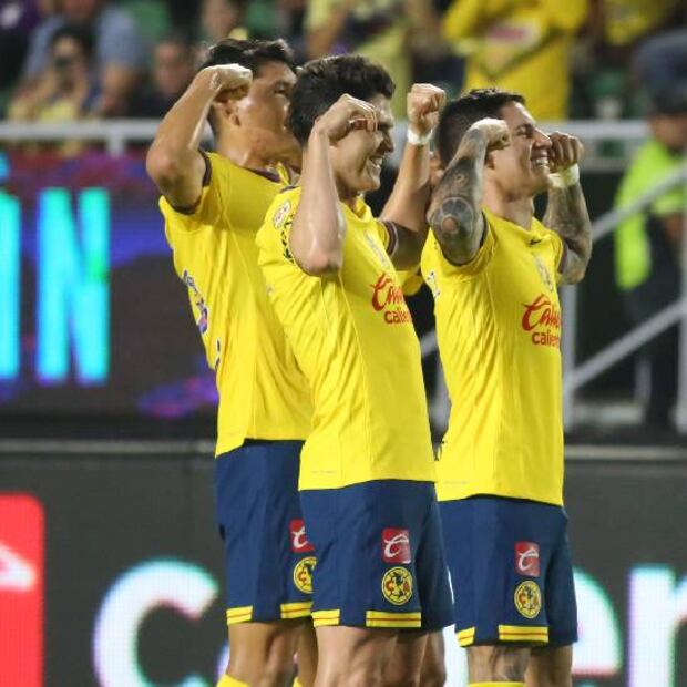 Los jugadores del América festejan luego de meterle cinco goles a domicilio al Mazatlán. Foto: Imago7
