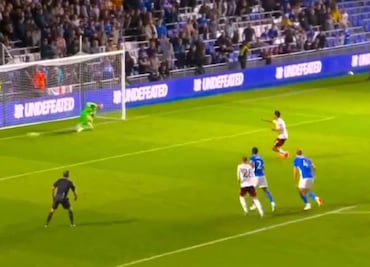 Raúl Jiménez acabó con su sequía de goles al anotar de penalti en la victoria del Fulham