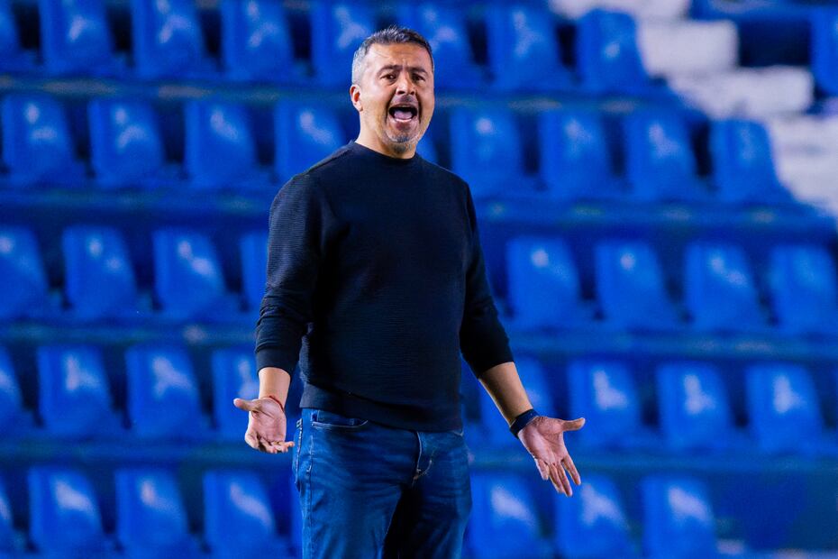 Arturo Ortega, director técnico, durante el partido correspondiente a la jornada 11 del torneo Apertura 2024 de la Liga Expansión MX, entre los Potros de Hierro del Atlante y CD Tapatío. FOTO: Imago7