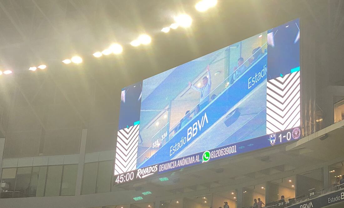Mario Kempes en el Estadio BBVA para el Rayados vs Inter de Miami / FOTO: Nicolás Schiller / EL UNIVERSAL