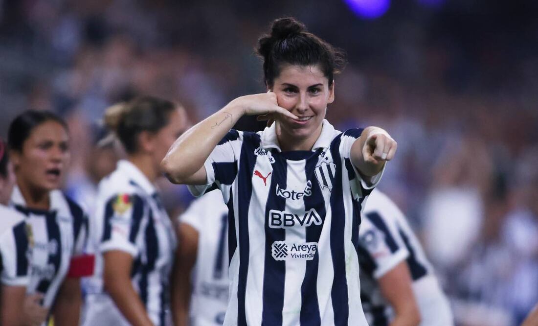 Lucía García falló en la primera parte del encuentro, pero en la segunda parte metió el gol que mantiene con vida a Rayadas.  Foto: Imago7.