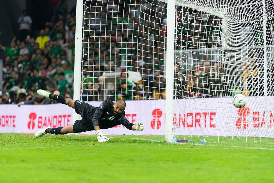 Edrick Menjivar durante el partido entre México y Honduras - Foto: Imago7