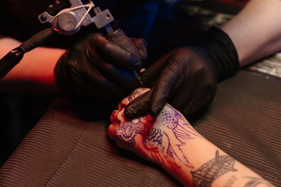 Este Día del Padre sorprende a papá con un tatuaje