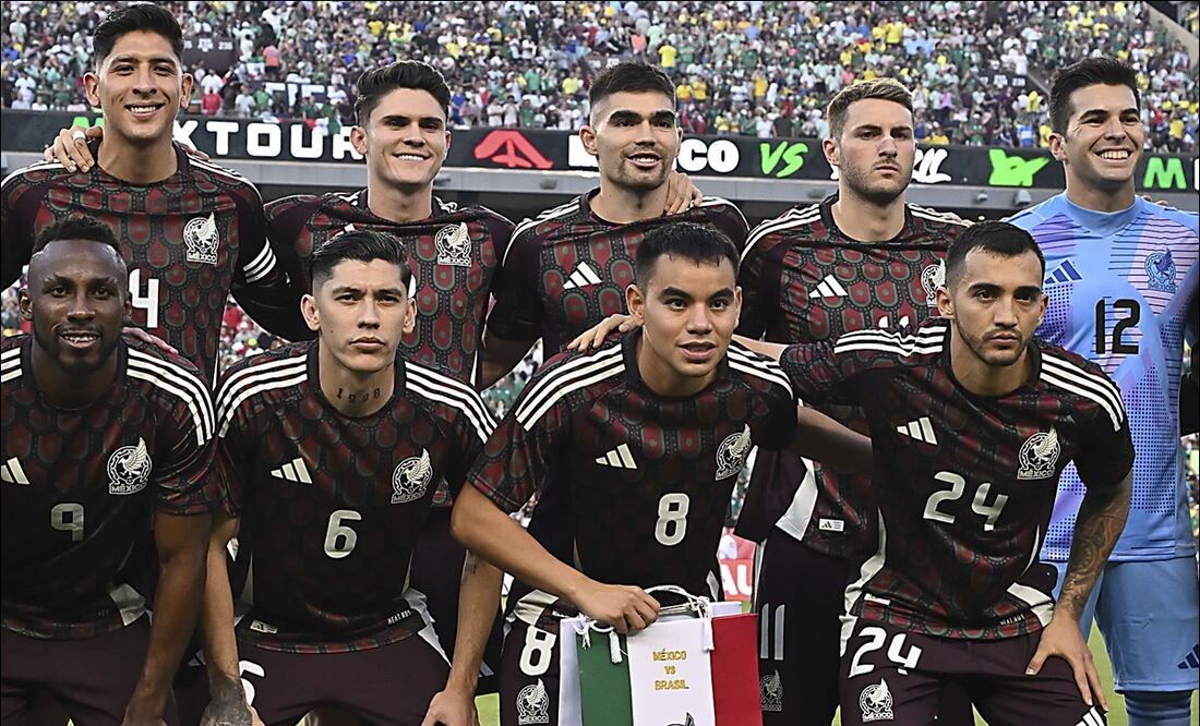 La playera de Johan Vásquez era diferente a la de sus compañeros. FOTO: Imago7