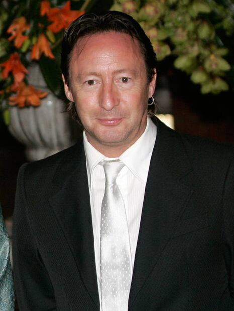 Hijo de John Lennon subasta objetos de The Beatles