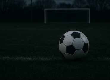 VIDEO: Final de futbol en México termina con dos personas atropelladas en el terreno de juego
