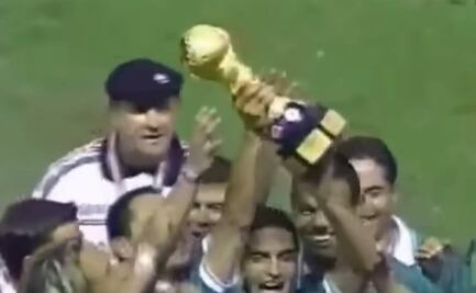 Manuel Lapuente logró hacer historia con México al ganar la Copa Confederaciones 