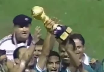 Manuel Lapuente logró hacer historia con México al ganar la Copa Confederaciones
