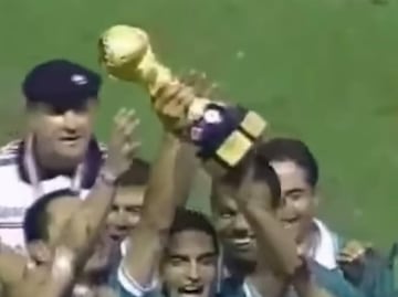 Manuel Lapuente logró hacer historia con México al ganar la Copa Confederaciones