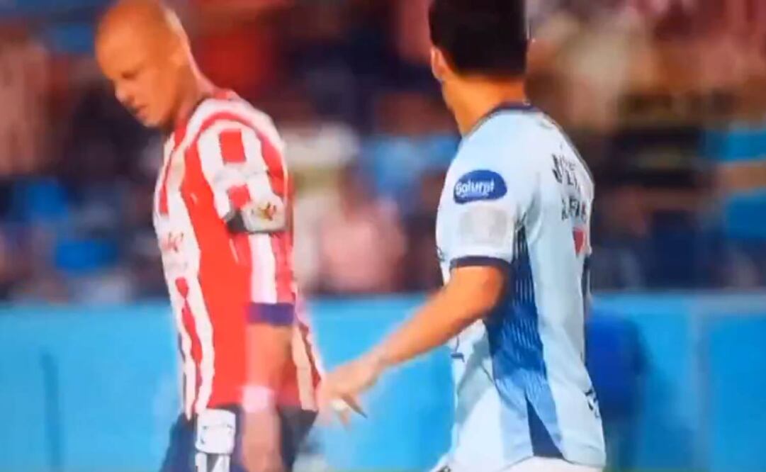 El delantero mexicano le dio un gran susto a su equipo. Foto: Especial.