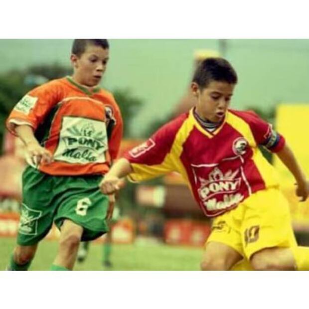 James Rodríguez, desde niño, es fiel aficionado del Deportes Tolima de Colombia. Foto: Especial