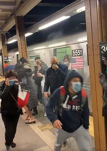 Hombre enmascarado fue el atacante en el metro de Nueva York