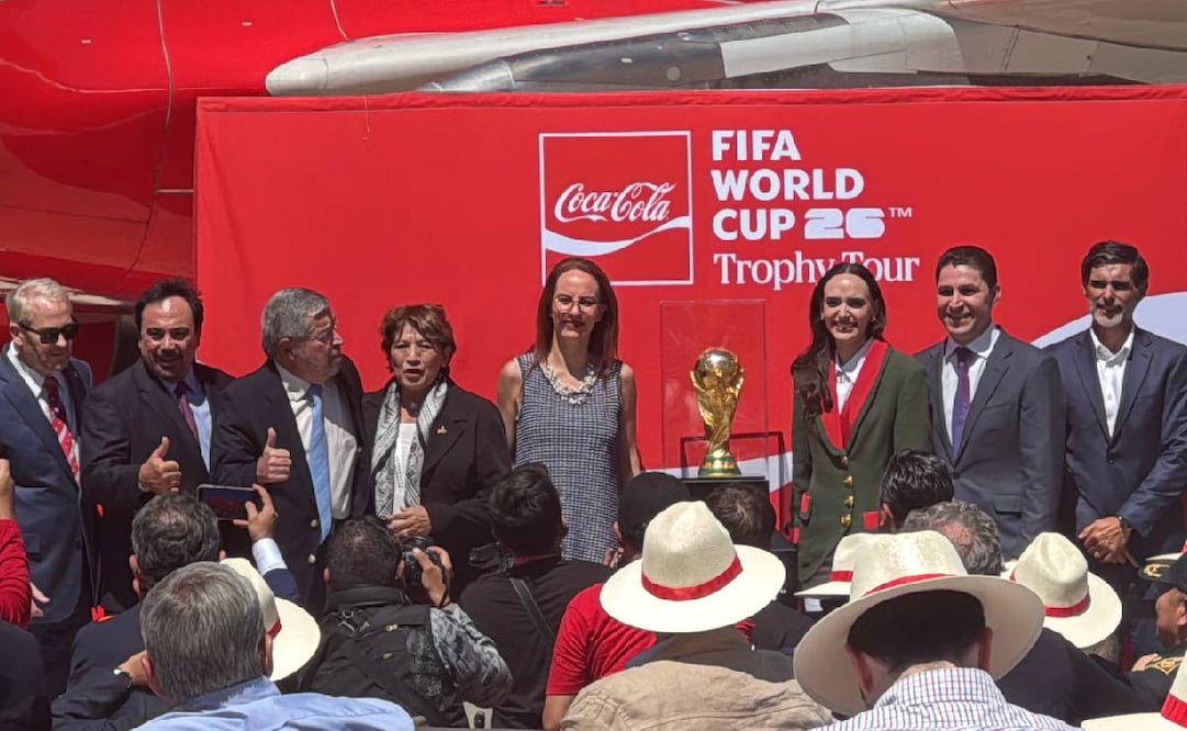 México recibió el trofeo de la Cpa Mundial de la FIFA. FOTO: Édgar Enríquez | EL UNIVERSAL