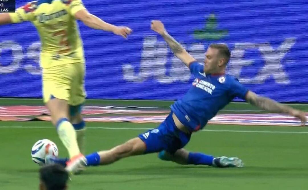 Felipe Ramos Rizo aseguró que no debió marcarse penalti en la jugada de Rodolfo Rotondi sobre Israel Reyes. Foto: Especial