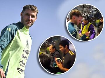 Santiago Giménez sorprende a un aficionado con un regalo de cumpleaños... ¡Gesto de crack!