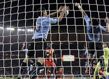 Luis Suárez y la trampa que evitó que Ghana avanzara a la Semifinal del Mundial de Sudáfrica 2010
