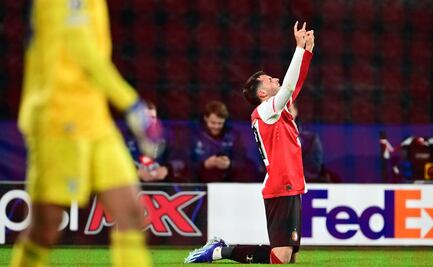 Santiago Giménez anota doblete durante su primer partido en la Champions League