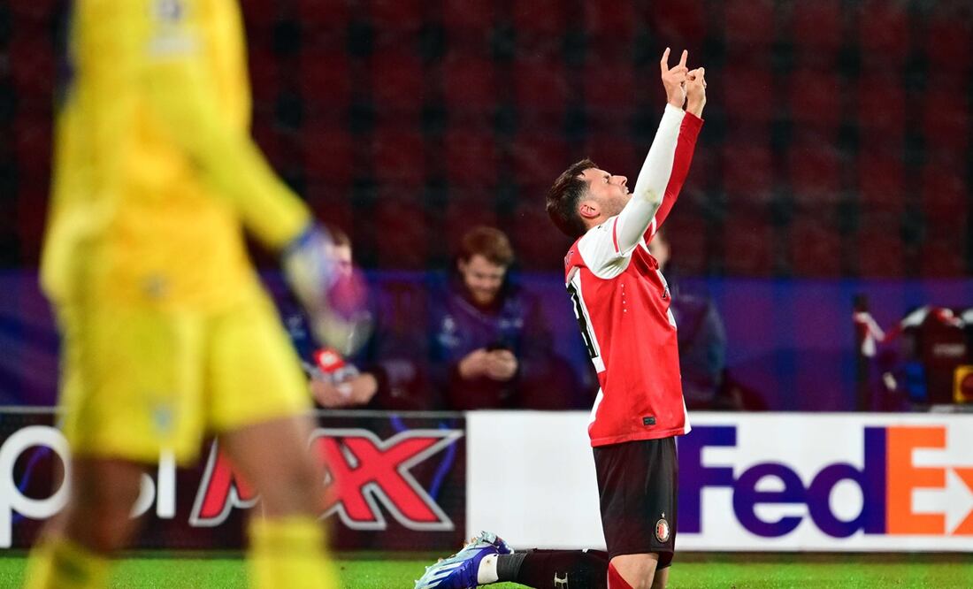 Santiago Giménez en la Champions League - Foto: EFE