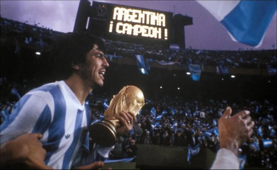 Daniel Passarella con la Copa del Mundo en Argentina 1978 / Foto: Especiales