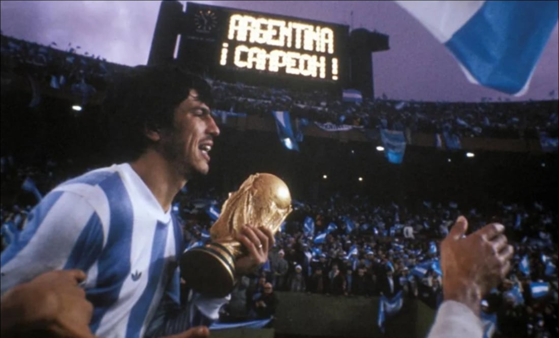 Daniel Passarella con la Copa del Mundo en Argentina 1978 / Foto: Especiales