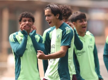 Madre de Lucca Vuoso lo defiende a él y Aldo de Nigris de críticas: "No son becados de la Selección"