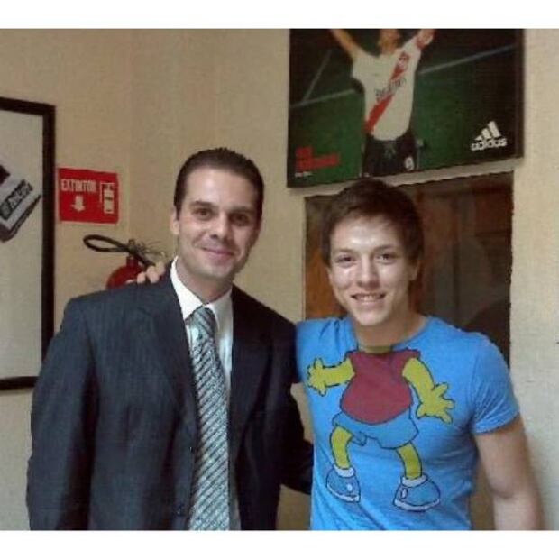 Xavi Sol presumió su fotografía junto a Christian Martinoli cuando era un estudiante de 15 años. Foto: Especial