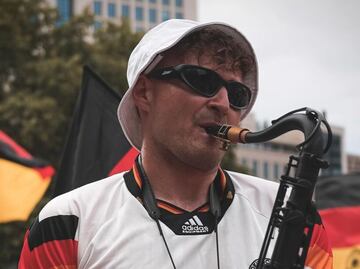 Conoce la increíble historia del saxofonista alemán que causa furor en la Eurocopa