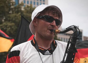 Conoce la increíble historia del saxofonista alemán que causa furor en la Eurocopa